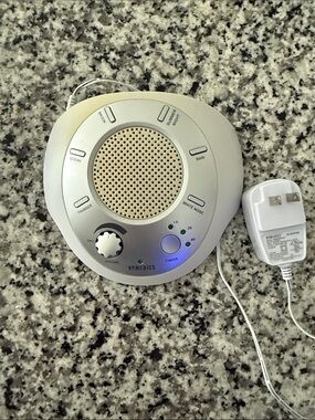 Homedics Sound Machine in Cream and White